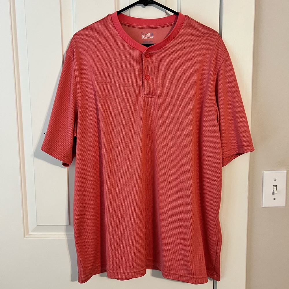 Men’s collarless golf shirt